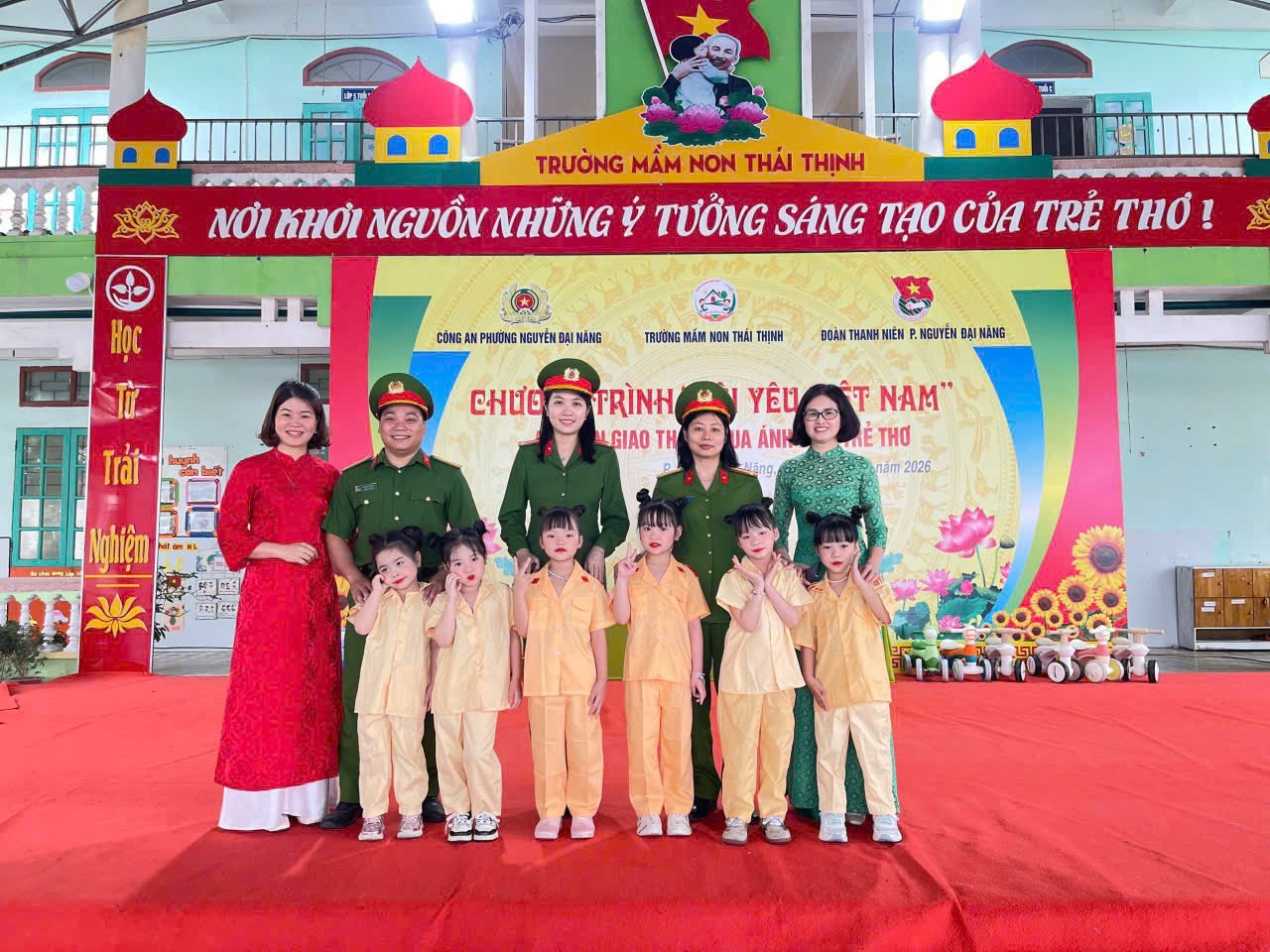 Công an phường Nguyễn Đại Năng phối hợp tổ chức chương trình tuyên truyền an toàn giao thông cho trẻ mầm non